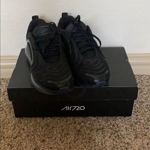Air max 720s all black